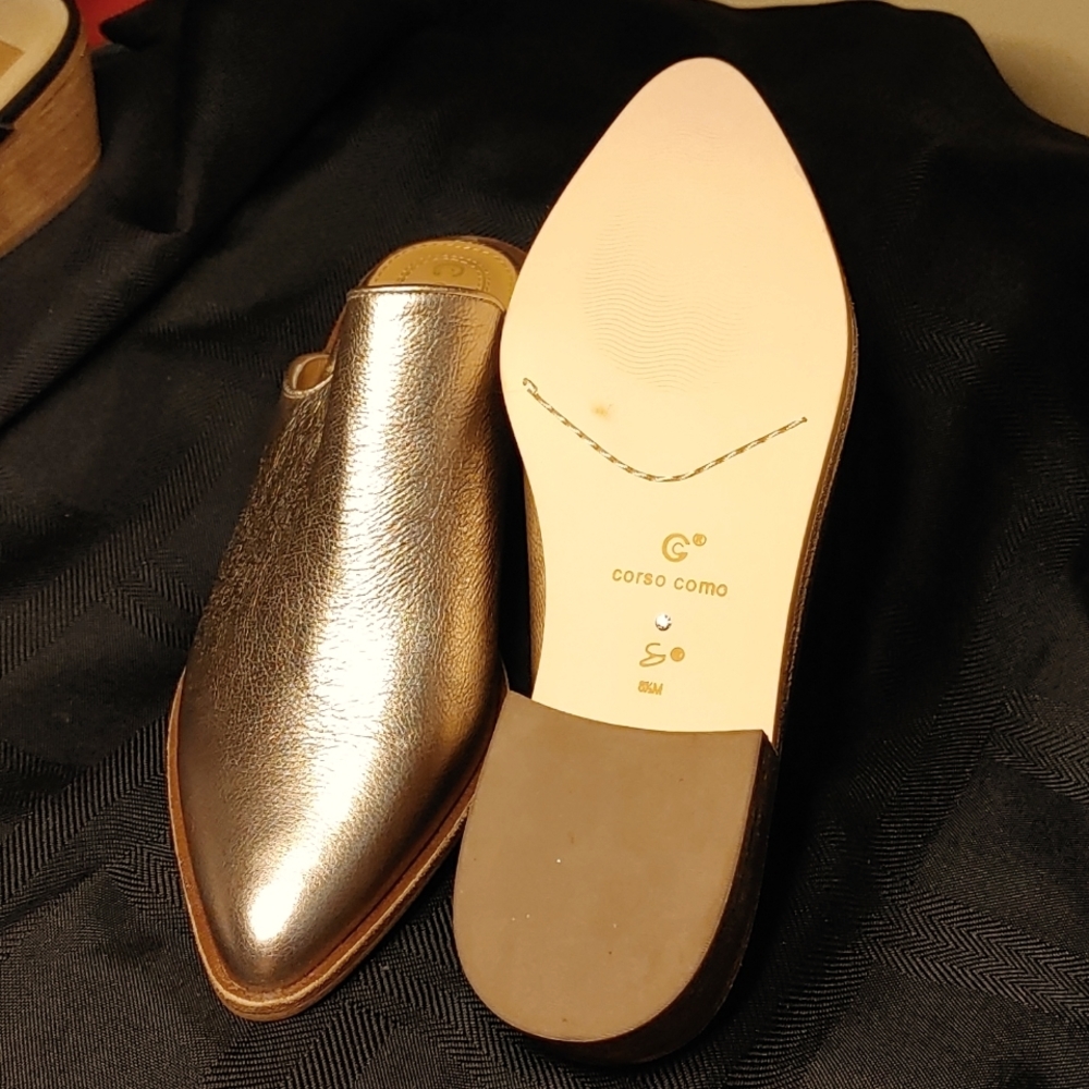 PERFECT HOLIDAY SHOES Corso Como 81/2m metallic gold pointy toe mule.